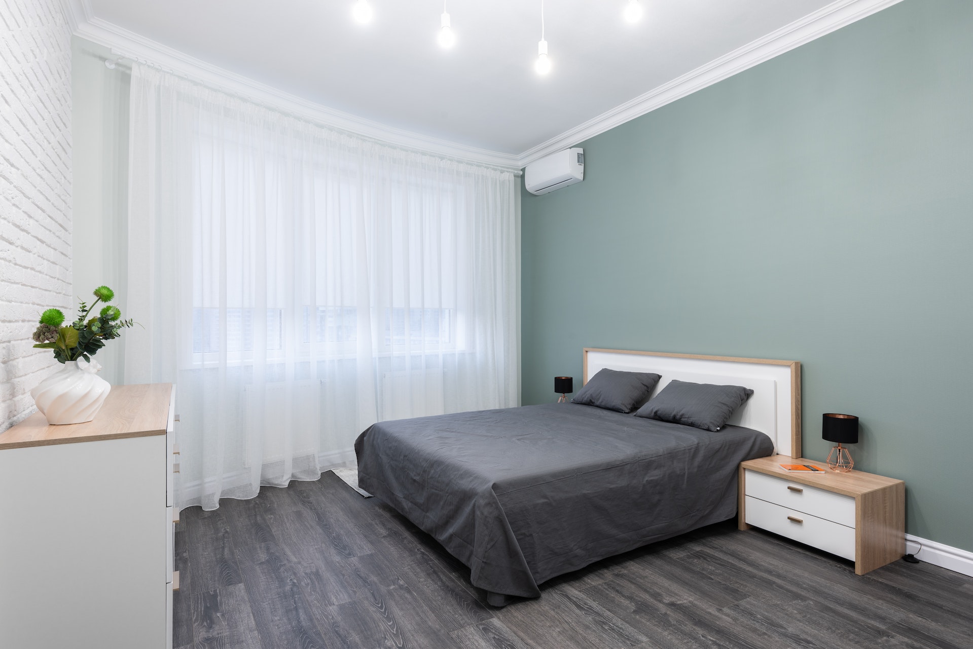 AHŞAP KOMODİN TASARIMI: HEM ŞIK HEM DE FONKSİYONEL BİR DEPOLAMA SEÇENEĞİ